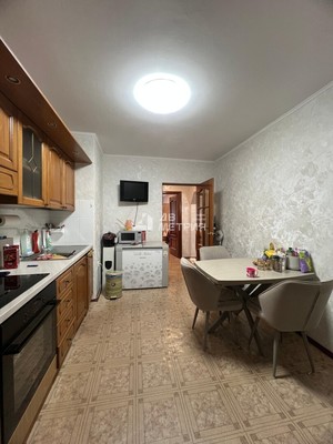 Продам трехкомнатную (3-комн.) квартиру, Ленина ул, 325, Южно-Сахалинск г
