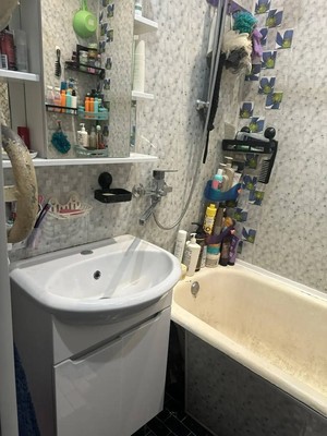 Продам 2-комн. в 3-комн. квартире, Маршала Новикова ул, 17, Санкт-Петербург г