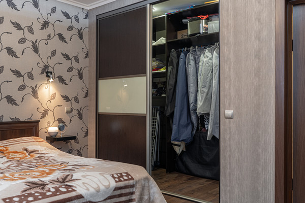 Продам трехкомнатную (3-комн.) квартиру, Дубравная ул, 34, Казань г