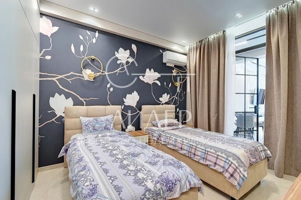Продам трехкомнатную (3-комн.) квартиру, Курортный (Хостинский р-н) пр-кт, 93, Сочи г
