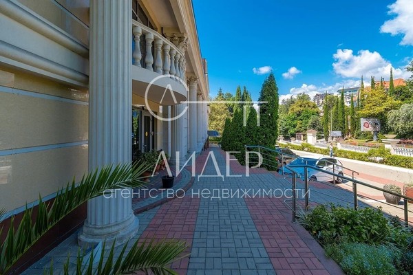 Продам трехкомнатную (3-комн.) квартиру, Курортный (Хостинский р-н) пр-кт, 93, Сочи г
