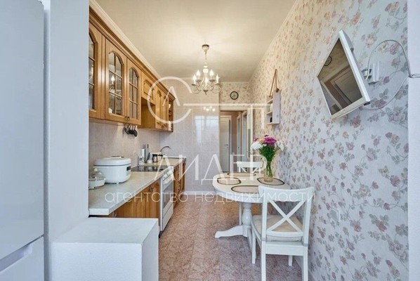 Продам трехкомнатную (3-комн.) квартиру, Невская (Центральный р-н) ул, 50ка, Сочи г