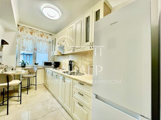 Продам двухкомнатную (2-комн.) квартиру, Демократическая (Адлерский р-н) ул, 45, Сочи г