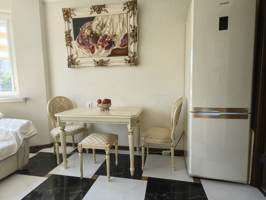 Продам трехкомнатную (3-комн.) квартиру, Амурская ул, 56, Москва г