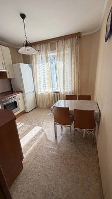 Продам двухкомнатную (2-комн.) квартиру, Есенина ул, 7А, Южно-Сахалинск г