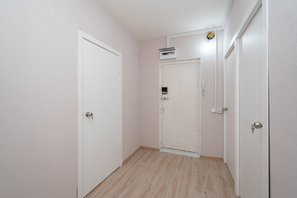 Продам трехкомнатную (3-комн.) квартиру, Глинки ул, 43, Иркутск г