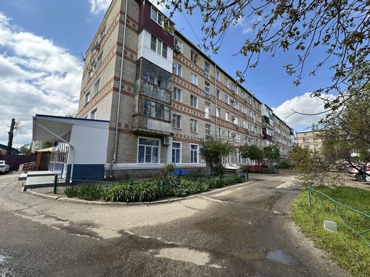 Продам трехкомнатную (3-комн.) квартиру, Ворошилова ул, 65, Кропоткин г