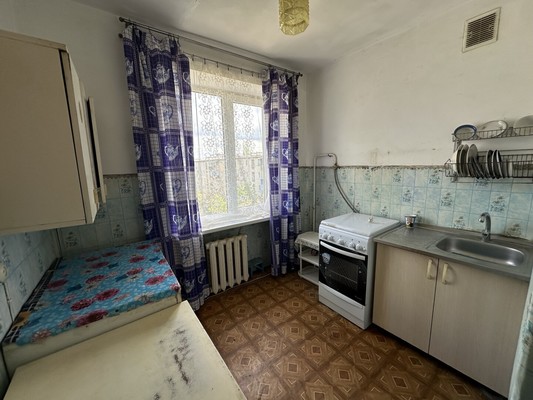 Продам трехкомнатную (3-комн.) квартиру, Ворошилова ул, 65, Кропоткин г