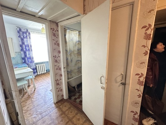 Продам трехкомнатную (3-комн.) квартиру, Ворошилова ул, 65, Кропоткин г