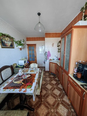 Продам трехкомнатную (3-комн.) квартиру, Маршала Жукова ул, 5, Симферополь г
