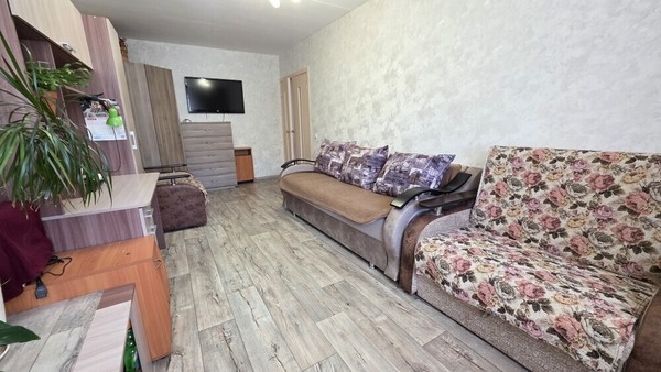 Продам двухкомнатную (2-комн.) квартиру, Бакинских комиссаров ул, 105, Екатеринбург г