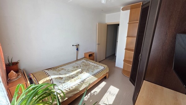 Продам двухкомнатную (2-комн.) квартиру, Бакинских комиссаров ул, 105, Екатеринбург г