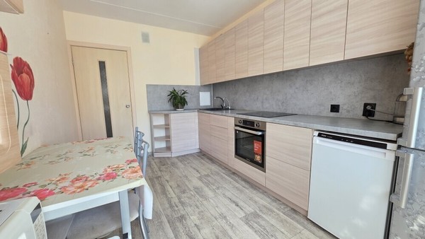 Продам двухкомнатную (2-комн.) квартиру, Бакинских комиссаров ул, 105, Екатеринбург г