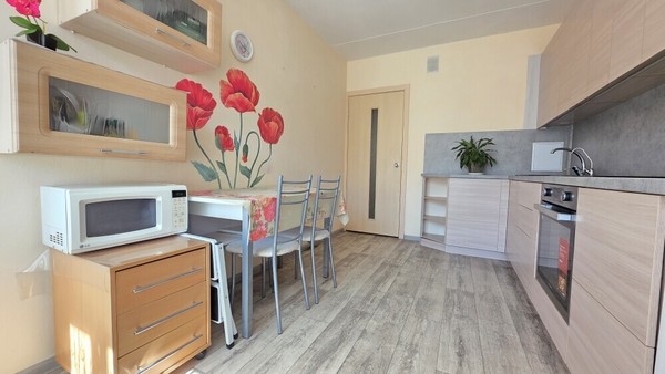 Продам двухкомнатную (2-комн.) квартиру, Бакинских комиссаров ул, 105, Екатеринбург г