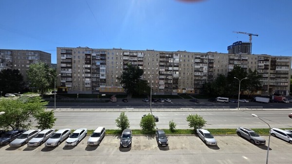 Продам двухкомнатную (2-комн.) квартиру, Бакинских комиссаров ул, 105, Екатеринбург г