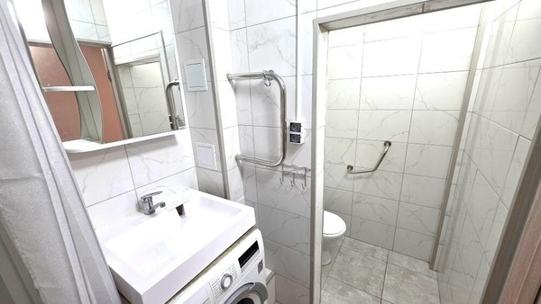 Продам двухкомнатную (2-комн.) квартиру, Бакинских комиссаров ул, 105, Екатеринбург г