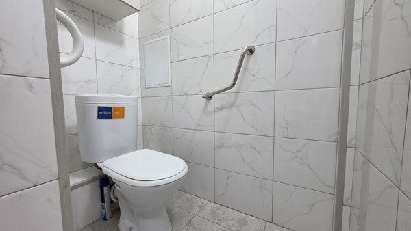 Продам двухкомнатную (2-комн.) квартиру, Бакинских комиссаров ул, 105, Екатеринбург г