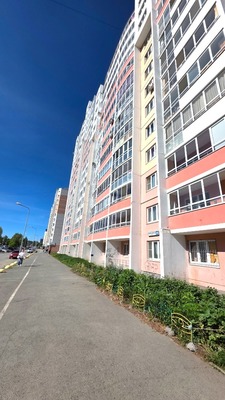 Продам двухкомнатную (2-комн.) квартиру, Бакинских комиссаров ул, 105, Екатеринбург г