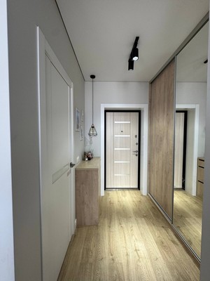 Продам двухкомнатную (2-комн.) квартиру, Строителей ул, 111, Ханты-Мансийск г
