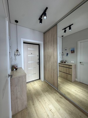Продам двухкомнатную (2-комн.) квартиру, Строителей ул, 111, Ханты-Мансийск г