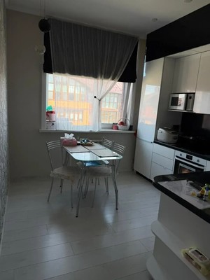 Продам двухкомнатную (2-комн.) квартиру, Ветеранская ул, 16к8, Южно-Сахалинск г