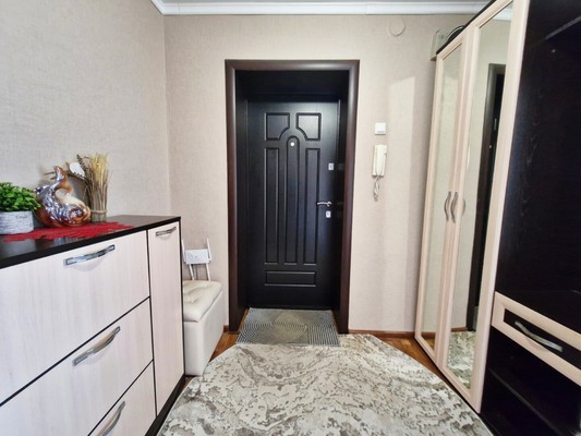 Продам двухкомнатную (2-комн.) квартиру, Малая Садовая ул, 109, Ишим г
