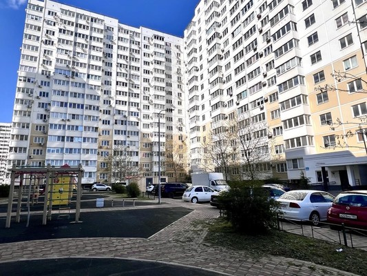 Продам двухкомнатную (2-комн.) квартиру, Мурата Ахеджака ул, 24, Новороссийск г