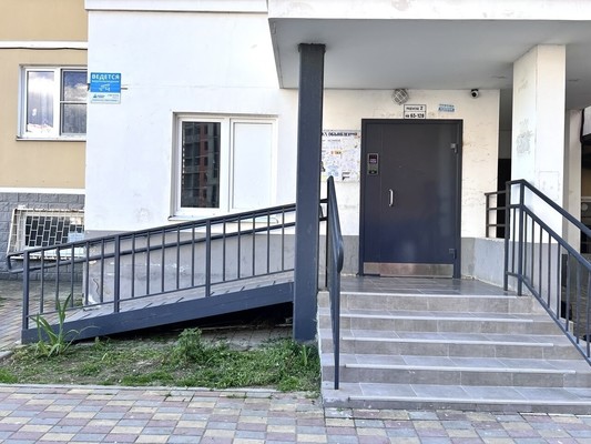 Продам двухкомнатную (2-комн.) квартиру, Мурата Ахеджака ул, 24, Новороссийск г