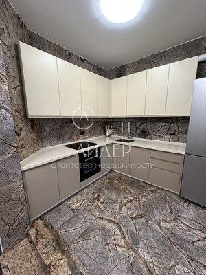 Продам трехкомнатную (3-комн.) квартиру, Курортный (Хостинский р-н) пр-кт, 95А, Сочи г