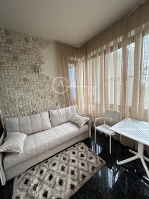 Продам трехкомнатную (3-комн.) квартиру, Курортный (Хостинский р-н) пр-кт, 95А, Сочи г