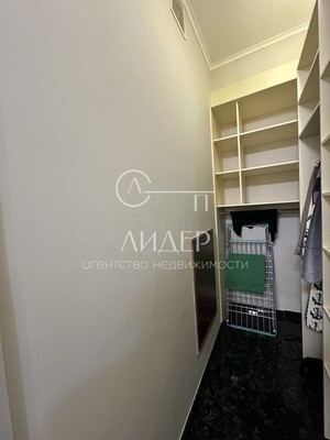Продам трехкомнатную (3-комн.) квартиру, Курортный (Хостинский р-н) пр-кт, 95А, Сочи г