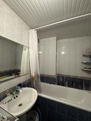 Продам трехкомнатную (3-комн.) квартиру, Железнодорожная ул, 21, Симферополь г