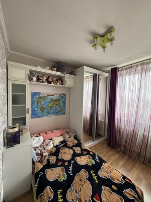 Продам трехкомнатную (3-комн.) квартиру, Железнодорожная ул, 21, Симферополь г