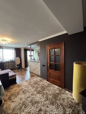 Продам трехкомнатную (3-комн.) квартиру, Железнодорожная ул, 21, Симферополь г