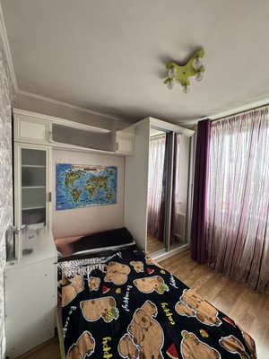 Продам трехкомнатную (3-комн.) квартиру, Железнодорожная ул, 21, Симферополь г