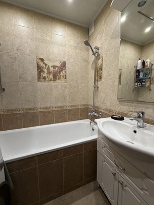 Продам двухкомнатную (2-комн.) квартиру, Бела Куна ул, 27, Симферополь г
