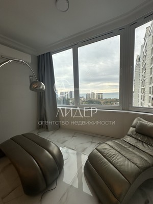 Продам трехкомнатную (3-комн.) квартиру, Первомайская (Центральный р-н) ул, 21, Сочи г