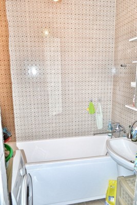 Продам двухкомнатную (2-комн.) квартиру, им. писателя Знаменского пр-кт, 9к4, Краснодар г