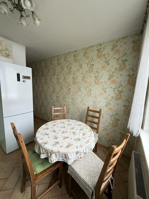 Продам двухкомнатную (2-комн.) квартиру, Адмирала Лазарева ул, 64, Москва г