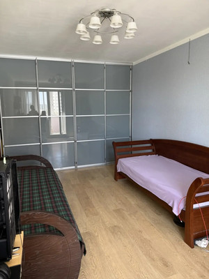 Продам двухкомнатную (2-комн.) квартиру, Адмирала Лазарева ул, 64, Москва г