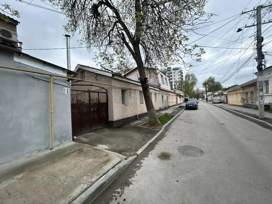 Продам двухкомнатную (2-комн.) квартиру, Индустриальная ул, 16, Симферополь г