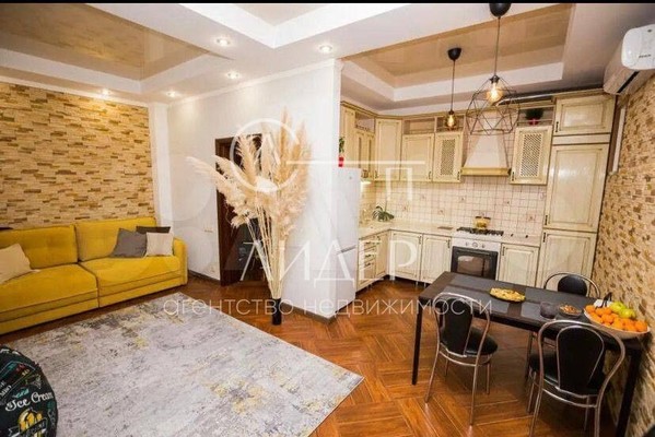 Продам трехкомнатную (3-комн.) квартиру, Есауленко (Хостинский р-н) ул, 10, Сочи г