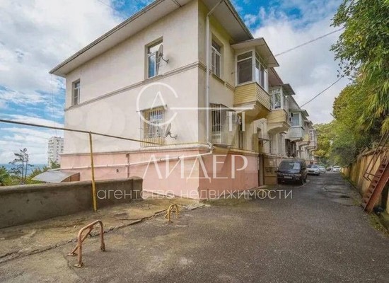 Продам трехкомнатную (3-комн.) квартиру, Есауленко (Хостинский р-н) ул, 10, Сочи г