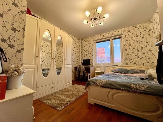 Продам трехкомнатную (3-комн.) квартиру, Брусилова ул, 21, Москва г