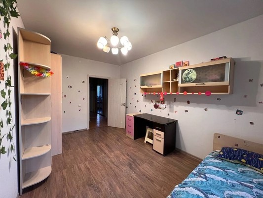 Продам трехкомнатную (3-комн.) квартиру, Брусилова ул, 21, Москва г