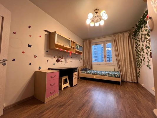 Продам трехкомнатную (3-комн.) квартиру, Брусилова ул, 21, Москва г
