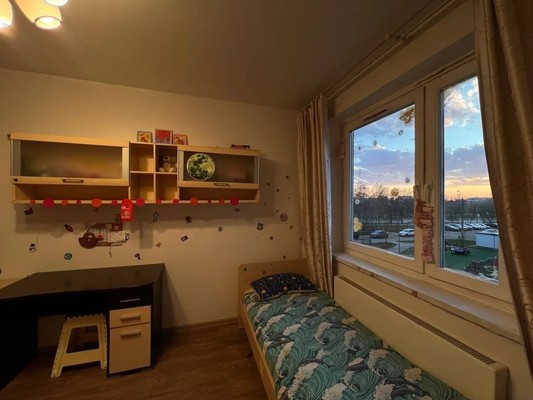 Продам трехкомнатную (3-комн.) квартиру, Брусилова ул, 21, Москва г