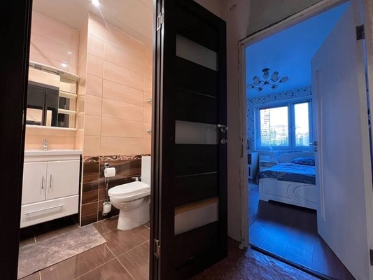 Продам трехкомнатную (3-комн.) квартиру, Брусилова ул, 21, Москва г