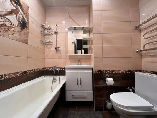 Продам трехкомнатную (3-комн.) квартиру, Брусилова ул, 21, Москва г