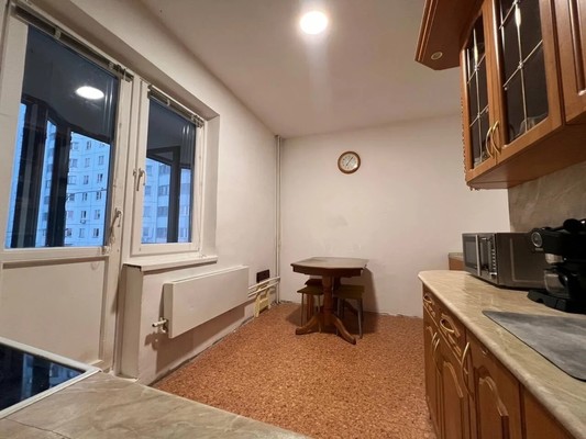 Продам трехкомнатную (3-комн.) квартиру, Брусилова ул, 21, Москва г